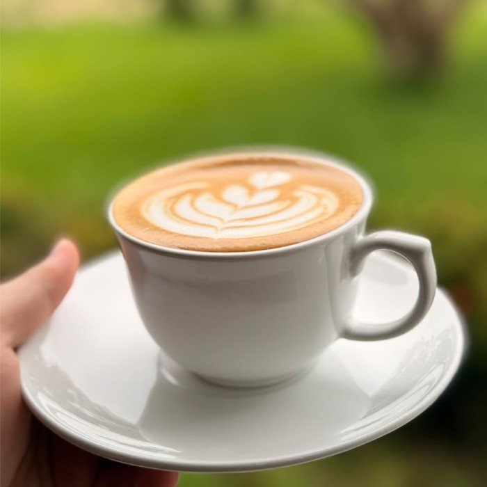Flat white com arte no leite